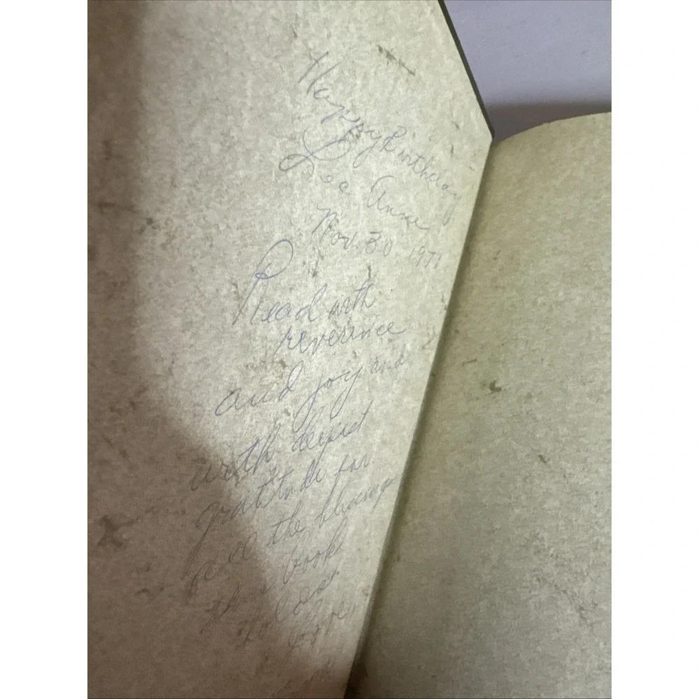 The Living Bible Paraphrased Tyndale Hardcover EUC